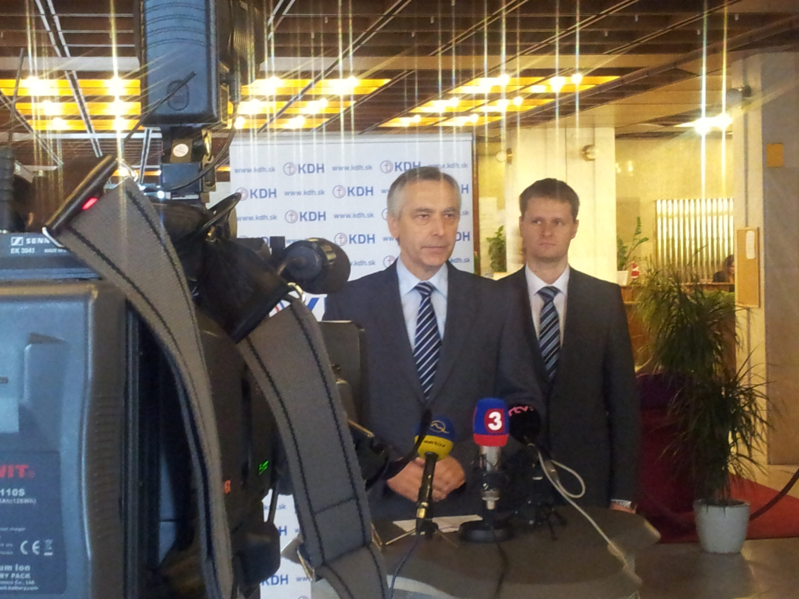 Štát podľa KDH neoprávnene zdržuje vratky DPH