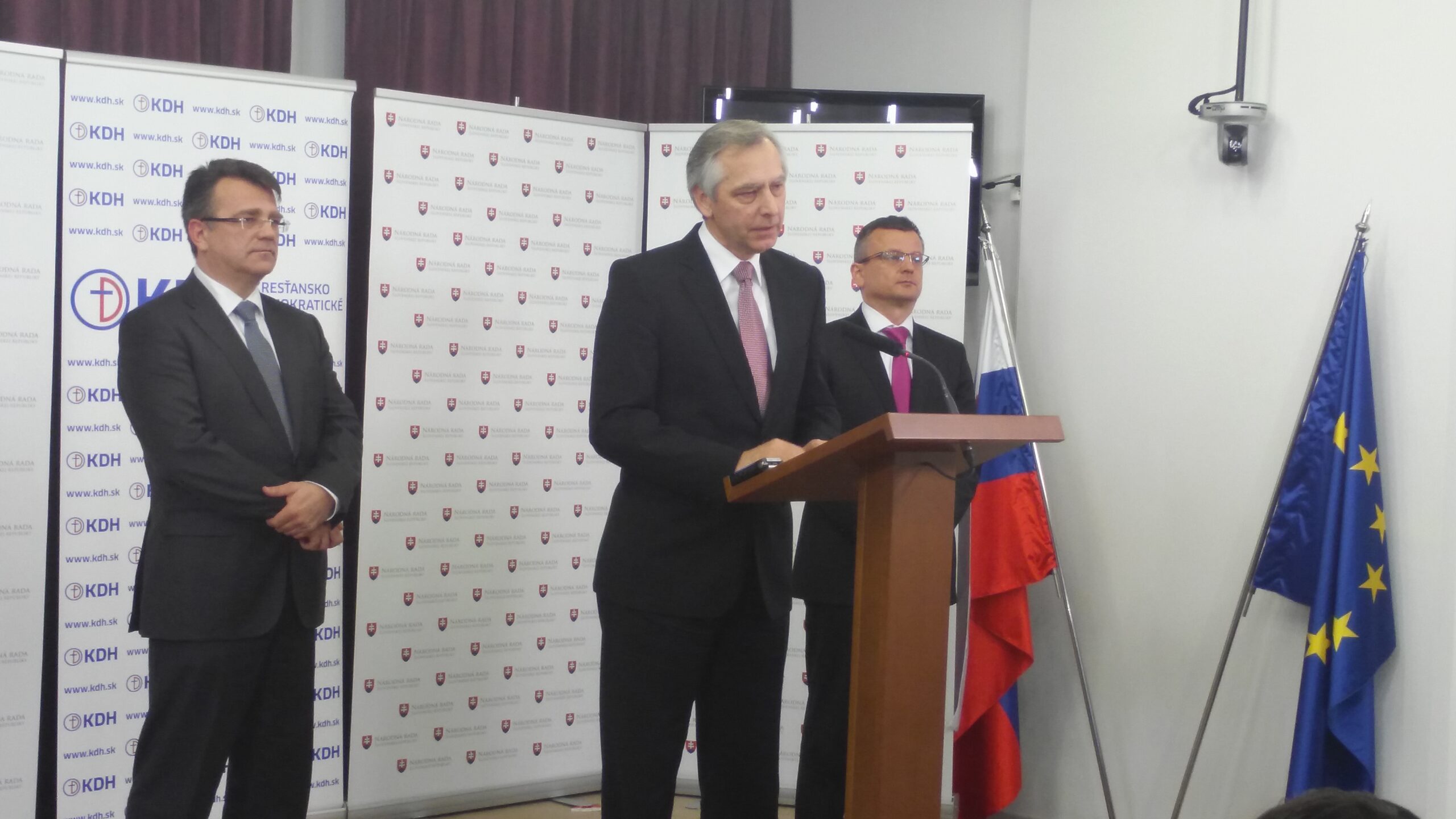 KDH: Odmietame pascu znárodňovania, sme za reguláciu zisku poisťovní