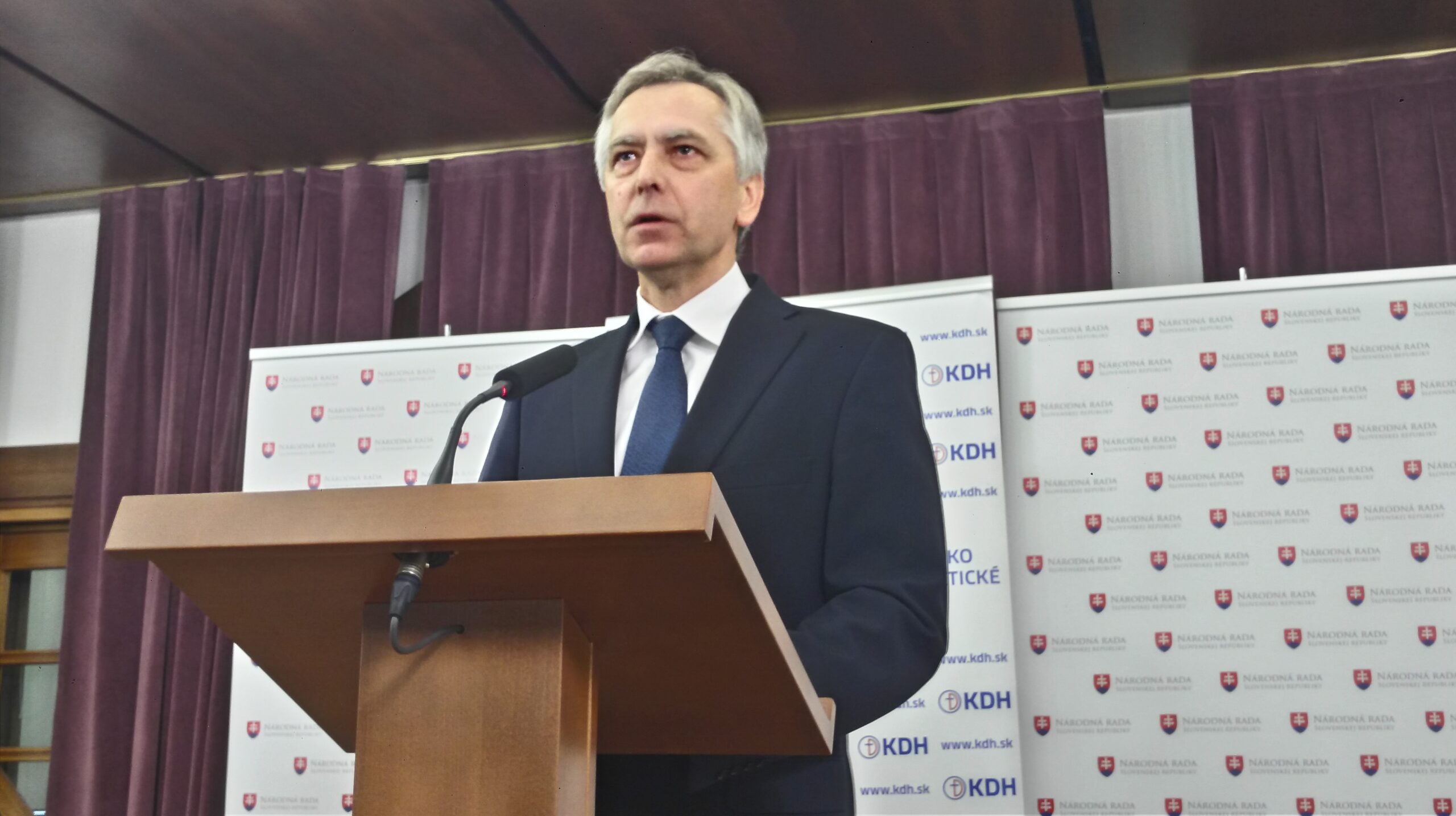 Figeľ: Frešo koná pri NKÚ ako na popud Smeru