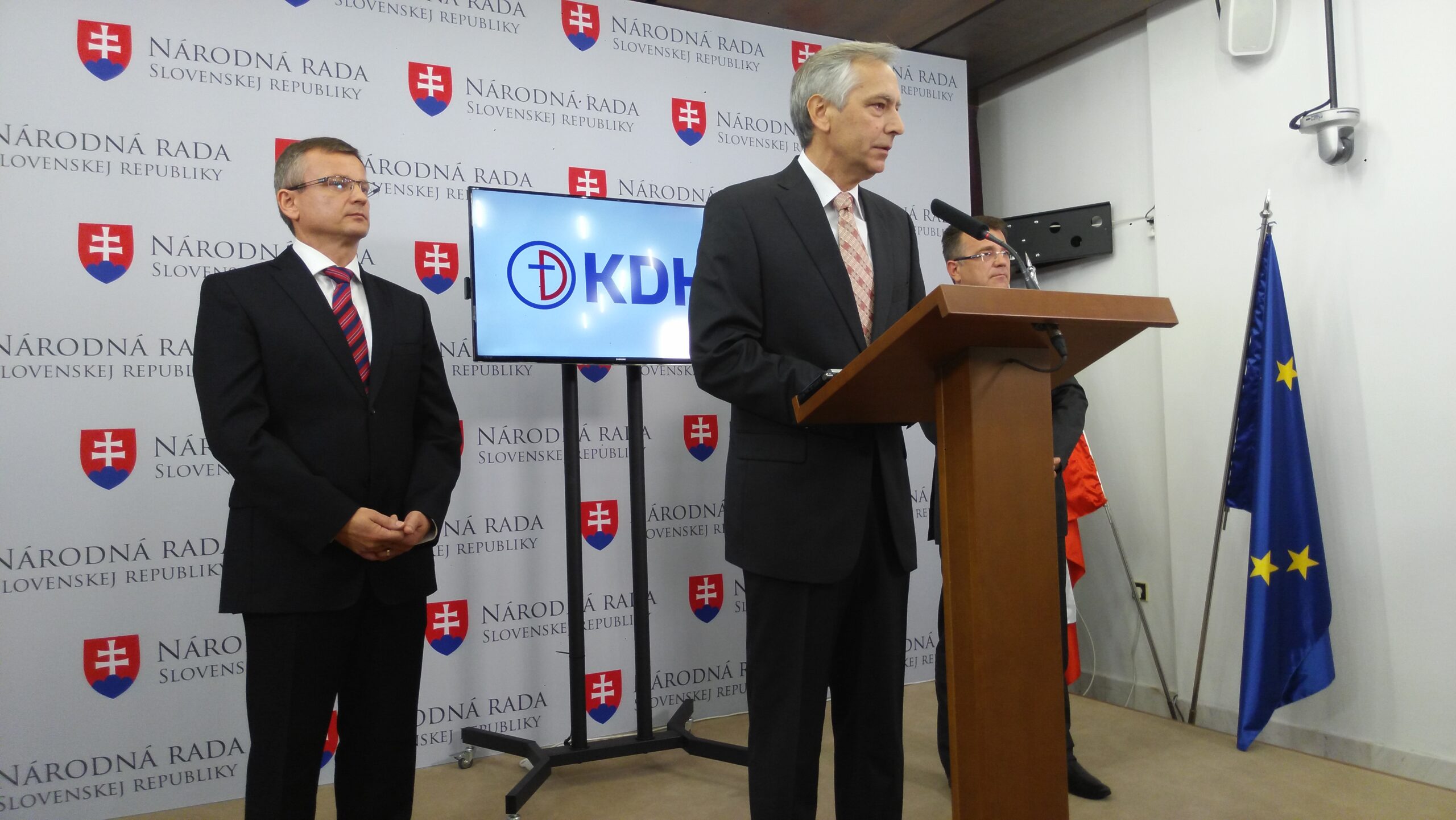 KDH: Vyzývame premiéra, aby odvolal ministra zdravotníctva V. Čisláka