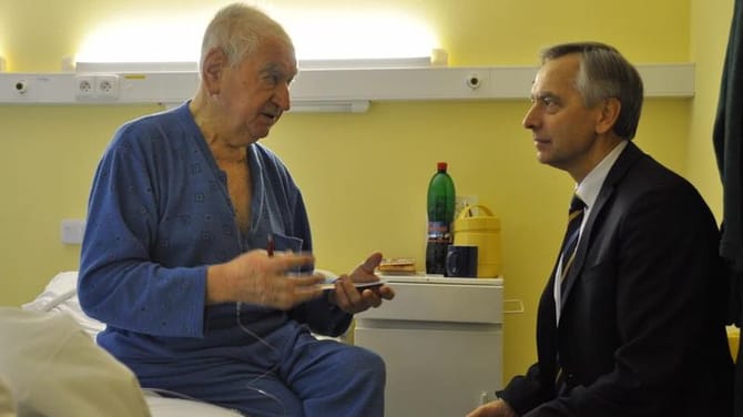 Figeľ navštívil otca Srholca v nemocnici: Je to veľký bojovník