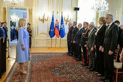 Čaputová odovzdala ďakovné medaily osobnostiam, ktoré sa zaslúžili o vstup do EÚ a NATO